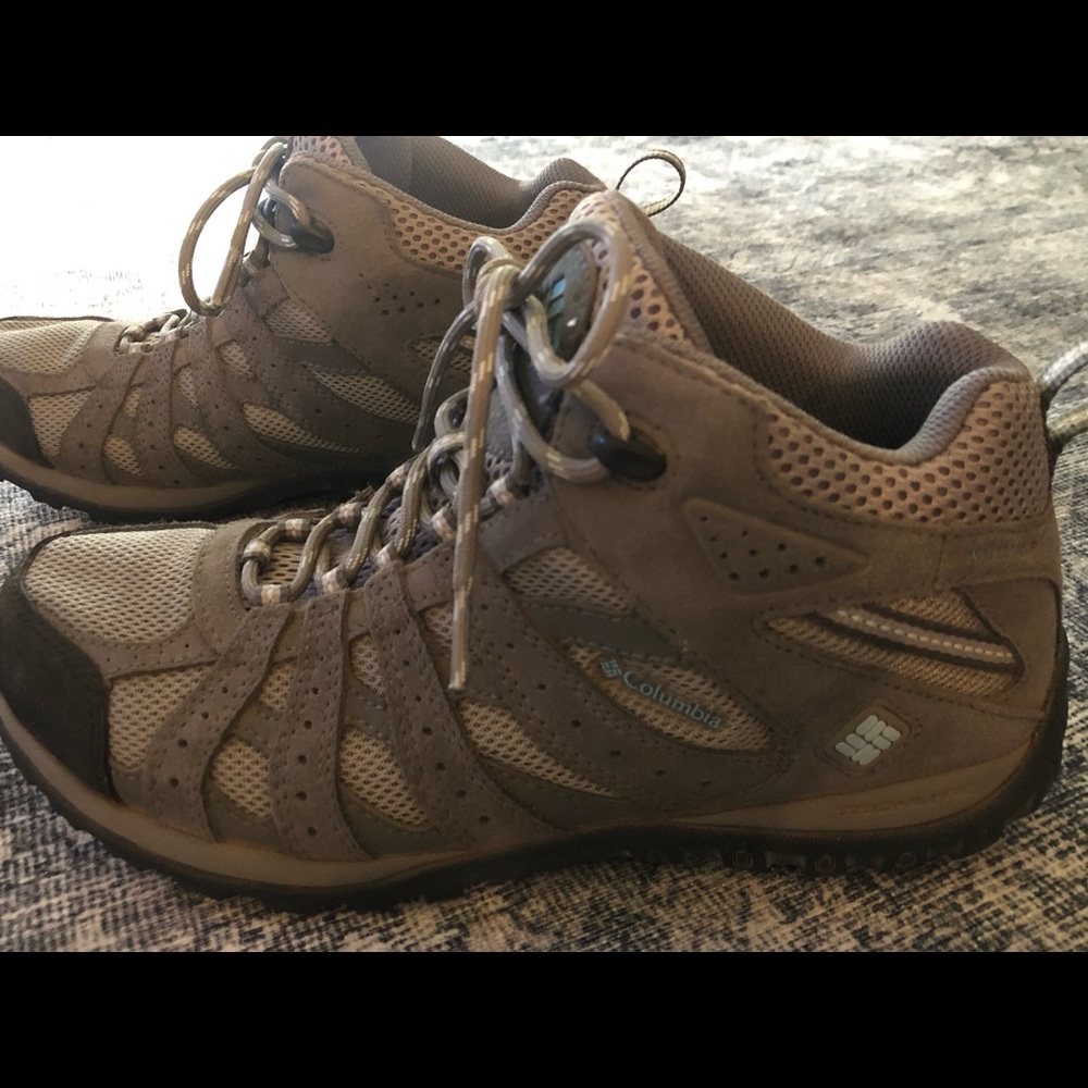 Women's Columbia Hiking Boots- Size 9